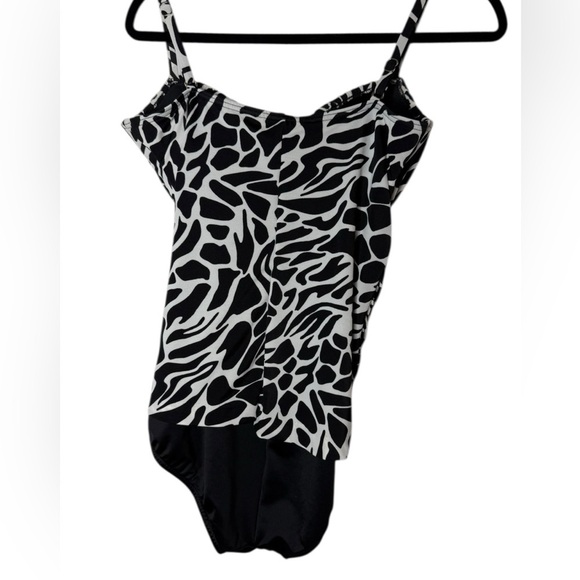 Miraclesuit Black and White Sleeveless Ruched Bodysuit size 14 - Picture 2 of 9